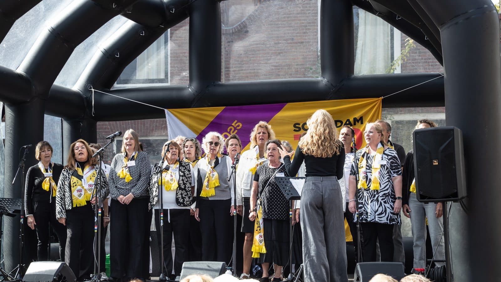 Koorleden van 2singS1 in Schiedam